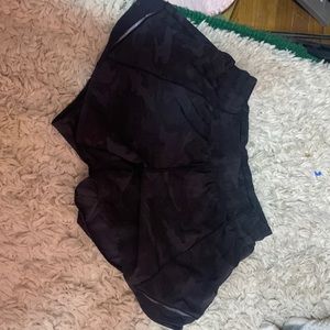 Camo lululemon hotty hot shorts